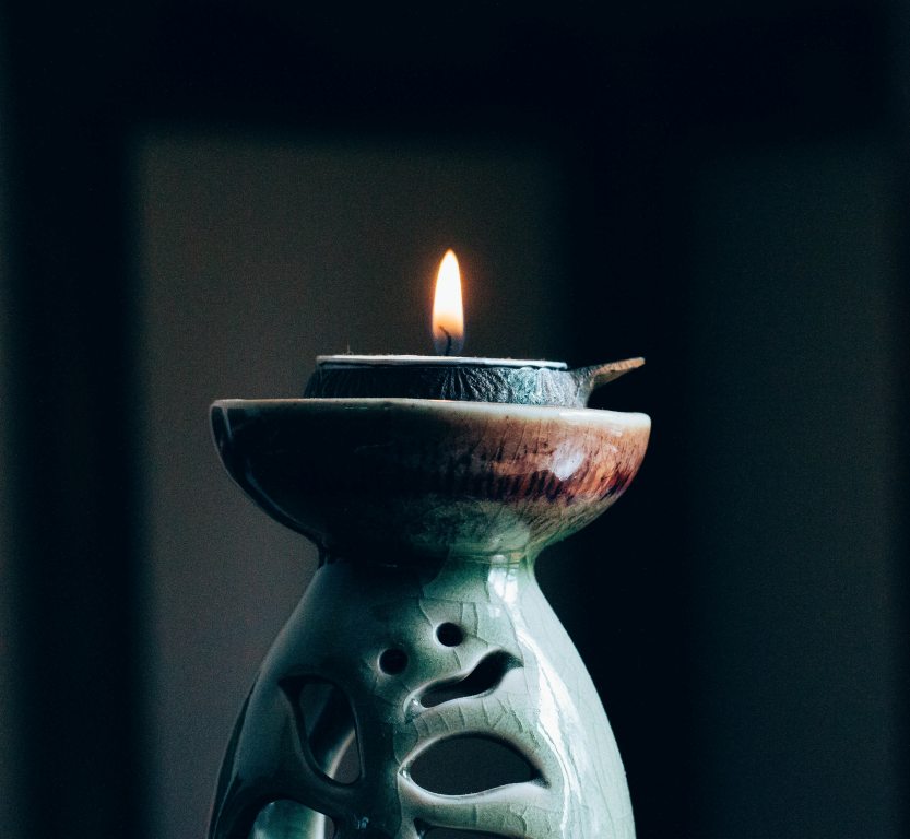 candela aromaterapie din ceramica, cu uleiuri esentiale 